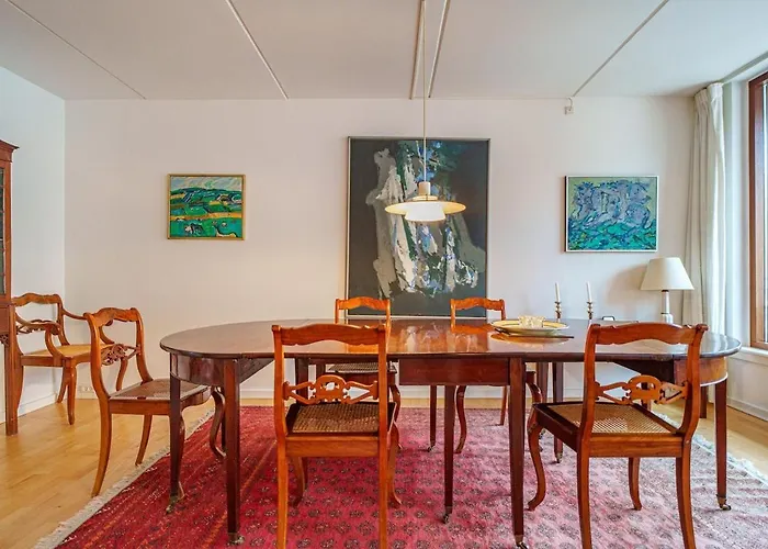 Spacious Canal-View Apartment Near Metro In Christianshavn