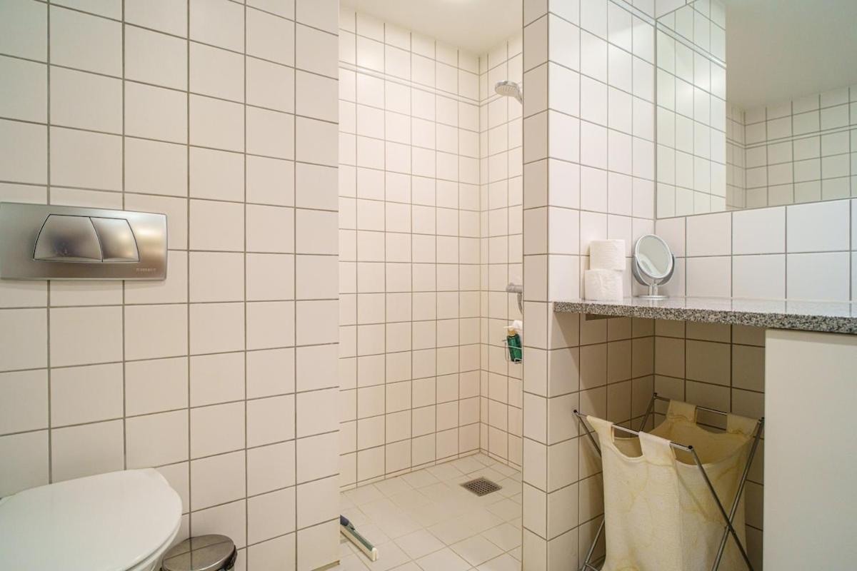 Apartment Spacious Canal-view Near Metro In Christianshavn