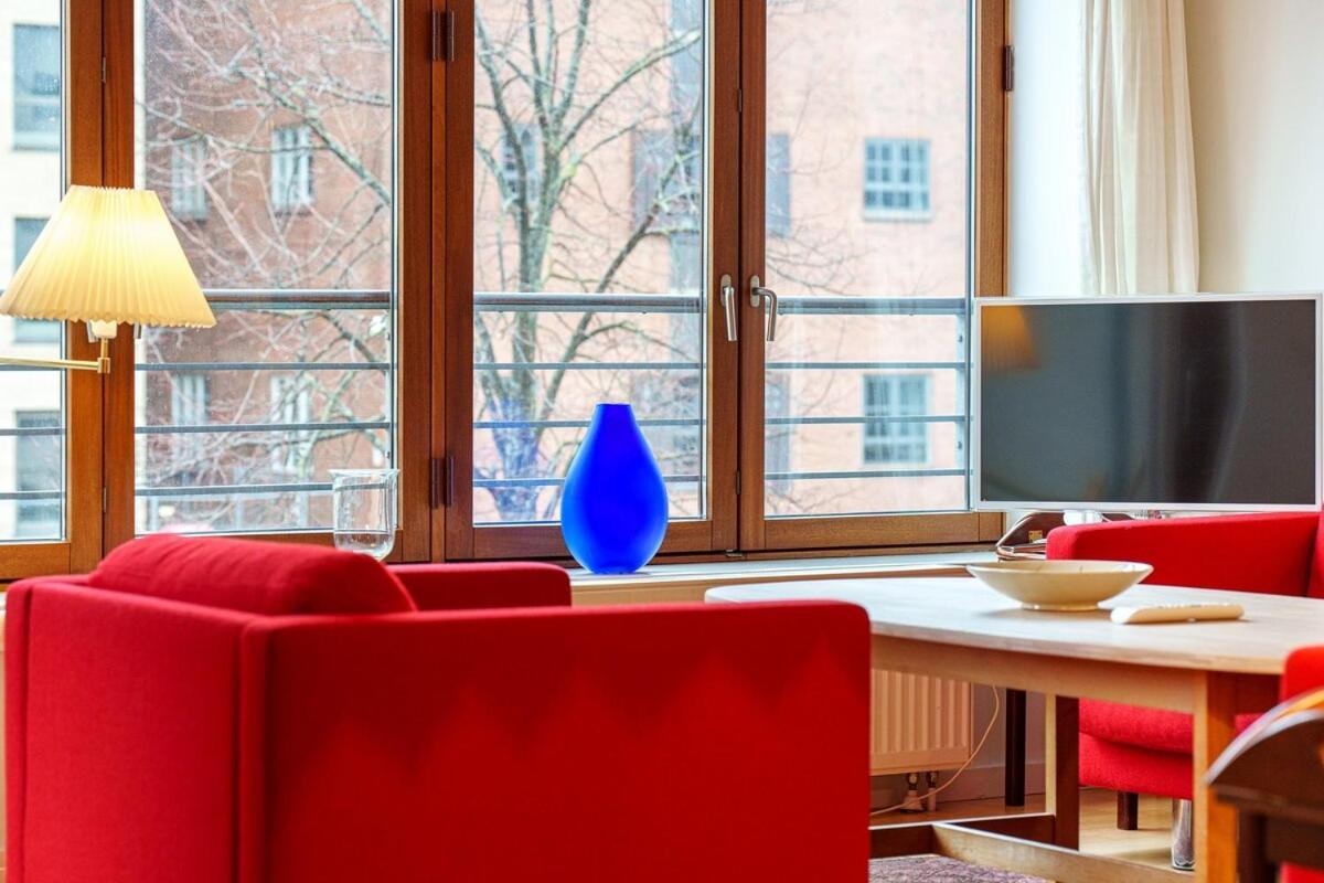 Spacious Canal-view Near Metro In Christianshavn Apartment