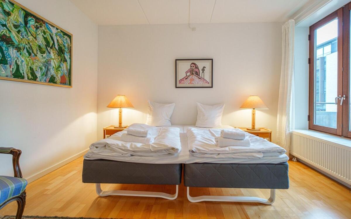 Apartment Spacious Canal-view Near Metro In Christianshavn *