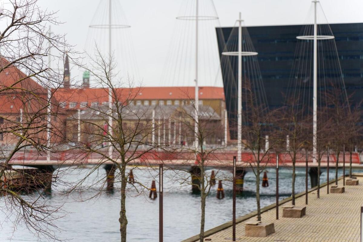 Spacious Canal-view Near Metro In Christianshavn Copenhagen