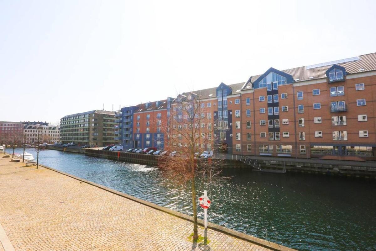 Spacious Canal-view Near Metro In Christianshavn Apartment *