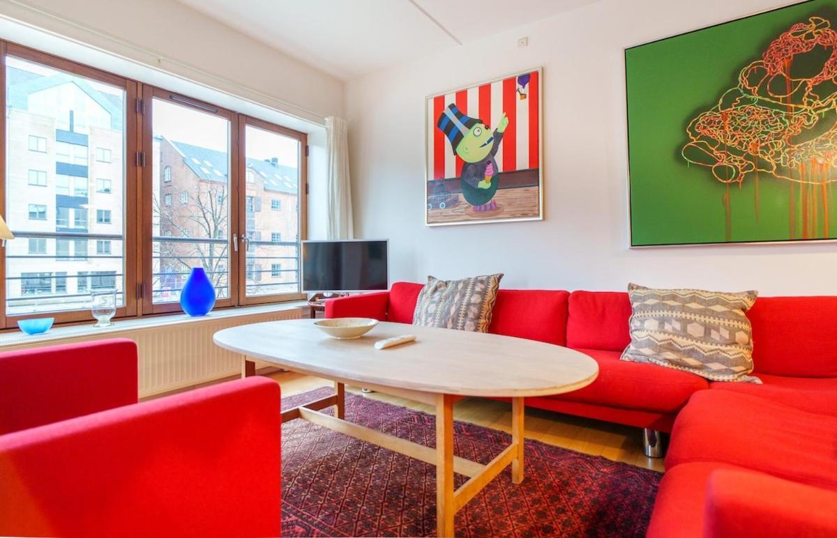 Apartment Spacious Canal-view Near Metro In Christianshavn *
