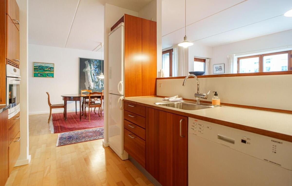Apartment Spacious Canal-view Near Metro In Christianshavn