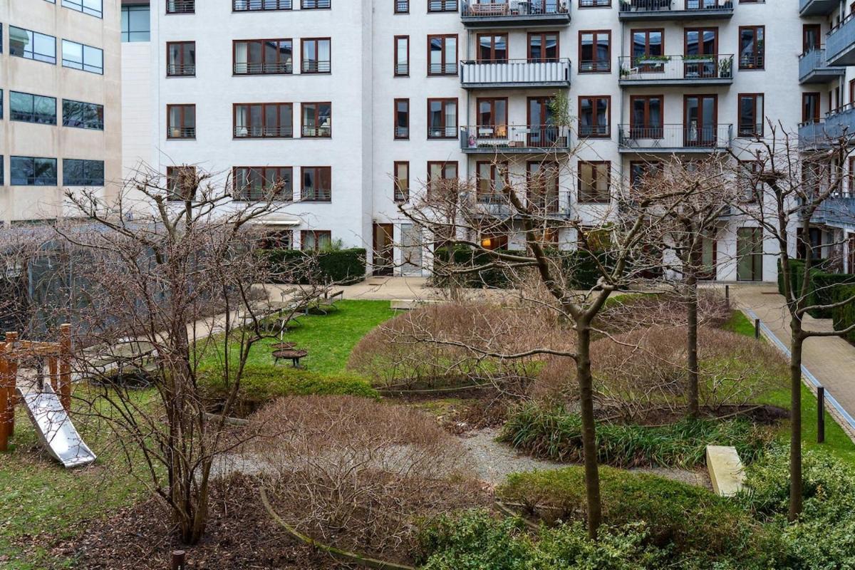Spacious Canal-view Near Metro In Christianshavn Apartment