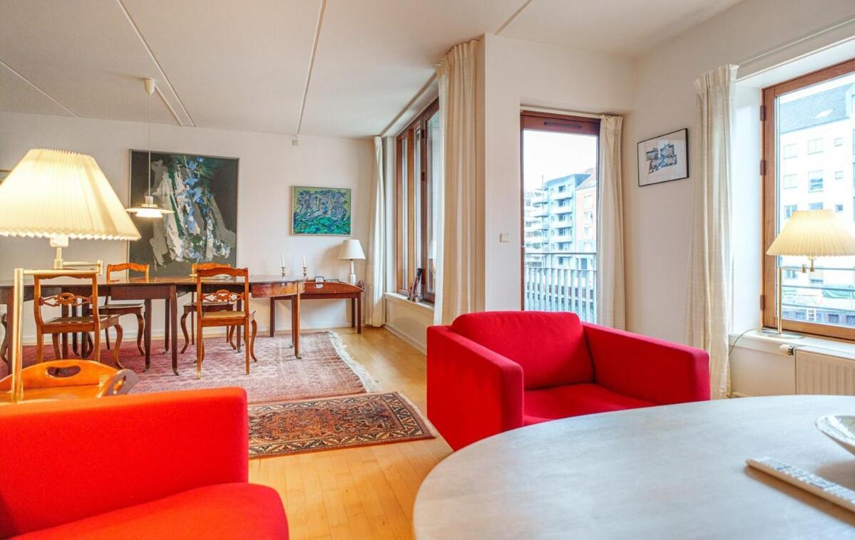 Apartment Spacious Canal-view Near Metro In Christianshavn