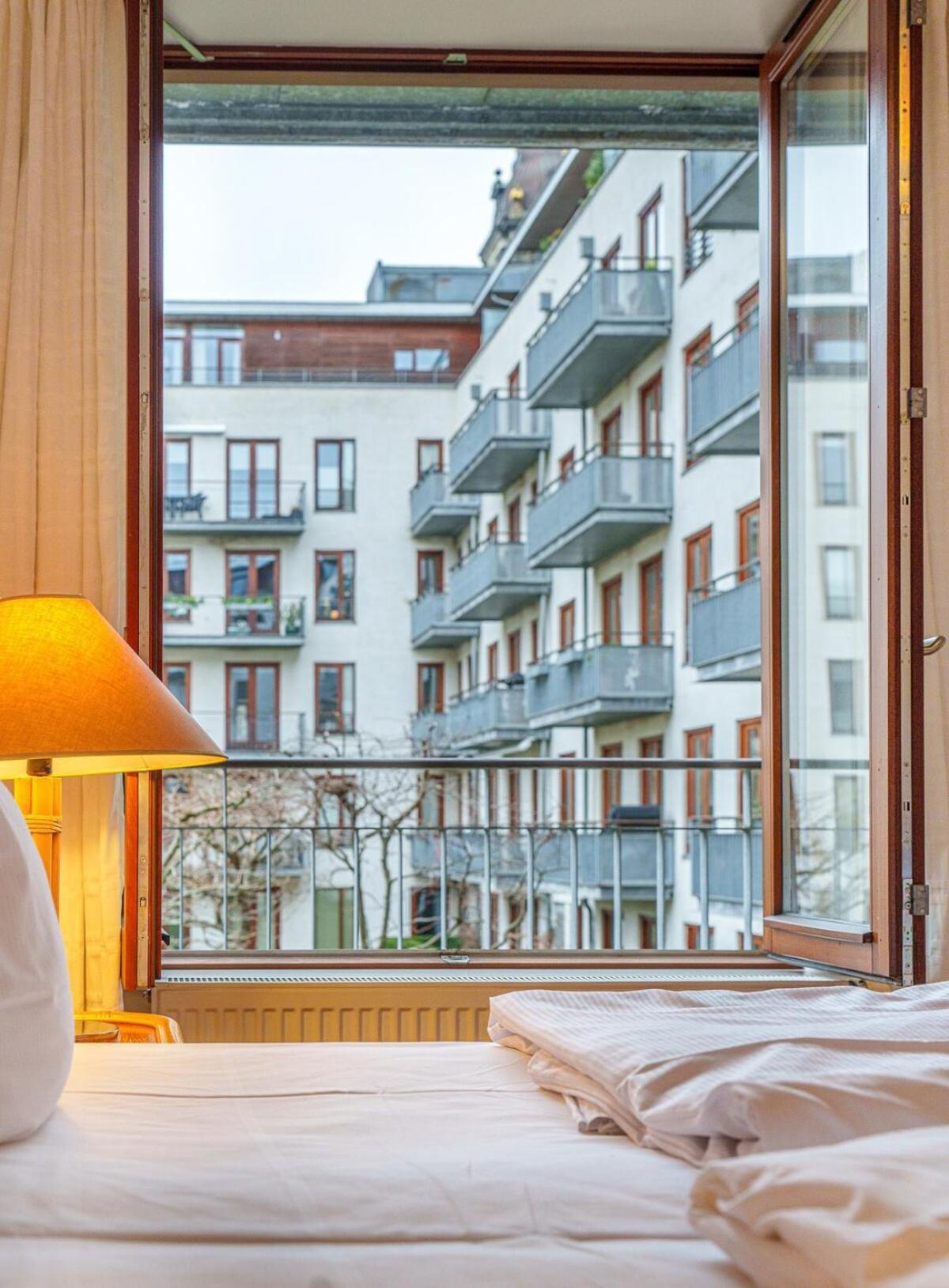 Spacious Canal-view Near Metro In Christianshavn Apartment *